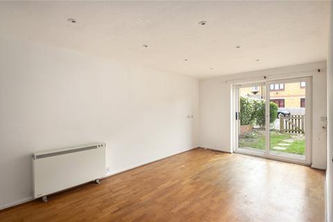 86 Riverside Close, London, E5 9SS