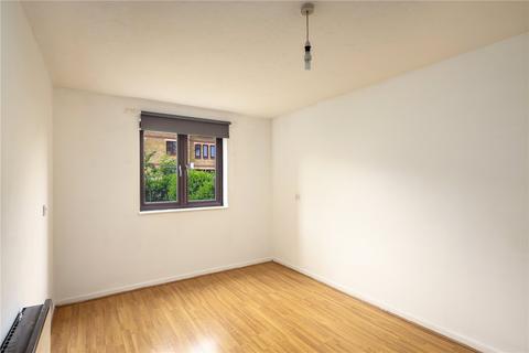 86 Riverside Close, London, E5 9SS