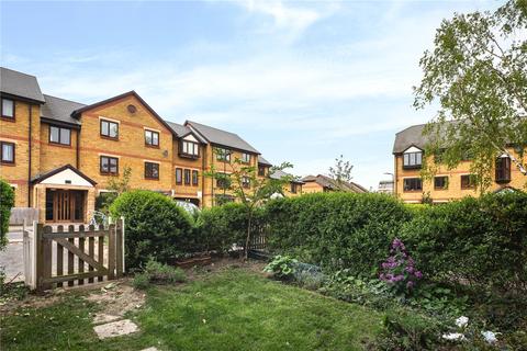 86 Riverside Close, London, E5 9SS