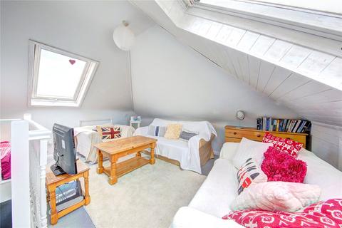 3 bedroom flat to rent, Stephendale Road, London
