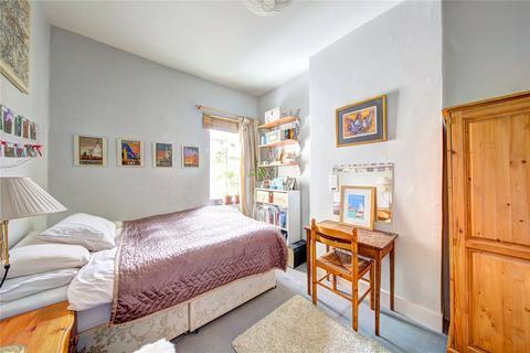 3 bedroom flat to rent, Stephendale Road, London