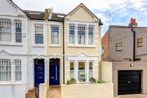 3 bedroom flat to rent, Stephendale Road, London