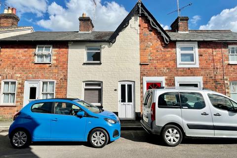 2 bedroom terraced house to rent, Old Acre Road, Alton