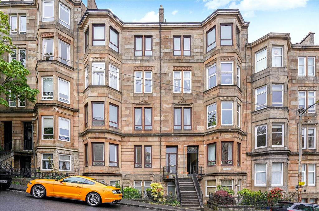 25 Brownlie Street, Glasgow, G42 2 bed flat £210,000