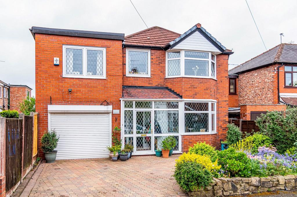 Wyndcliff Drive, Flixton, Manchester, M41 4 bed detached house for sale
