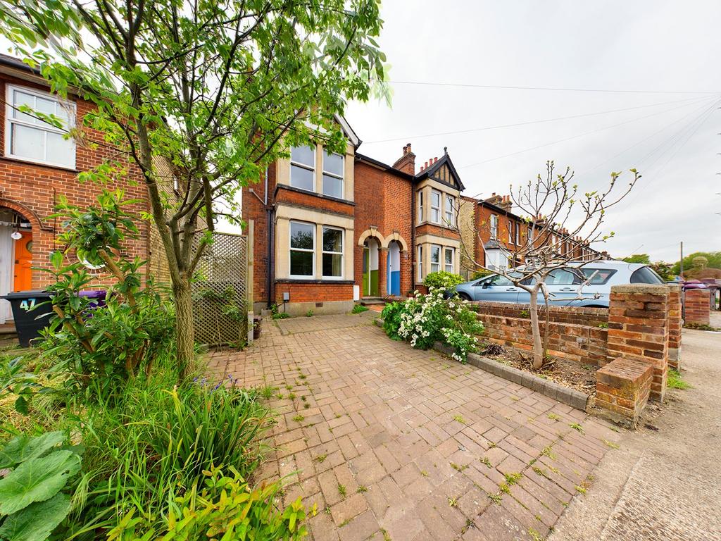 Bearton Road, Hitchin, SG5 3 bed semidetached house £825,000