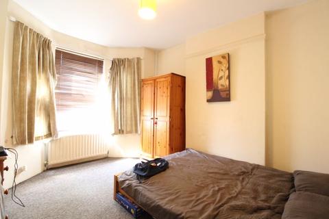 18 Ashburnham Road, Luton, LU1 1JP