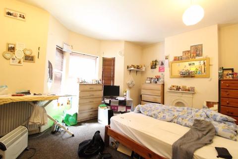 18 Ashburnham Road, Luton, LU1 1JP