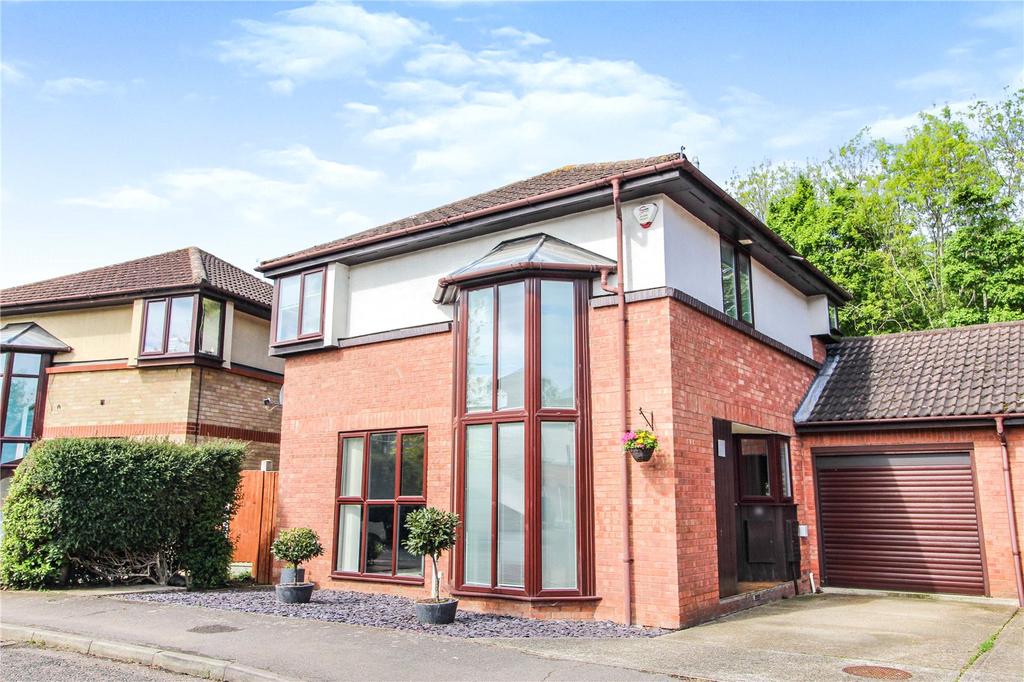 Kenton Way, Langdon Hills, Essex, SS16 3 bed detached house £450,000