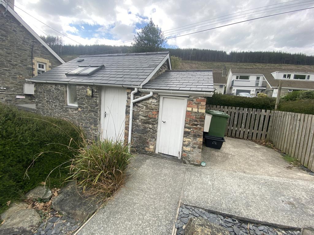 Stone and slate utility building