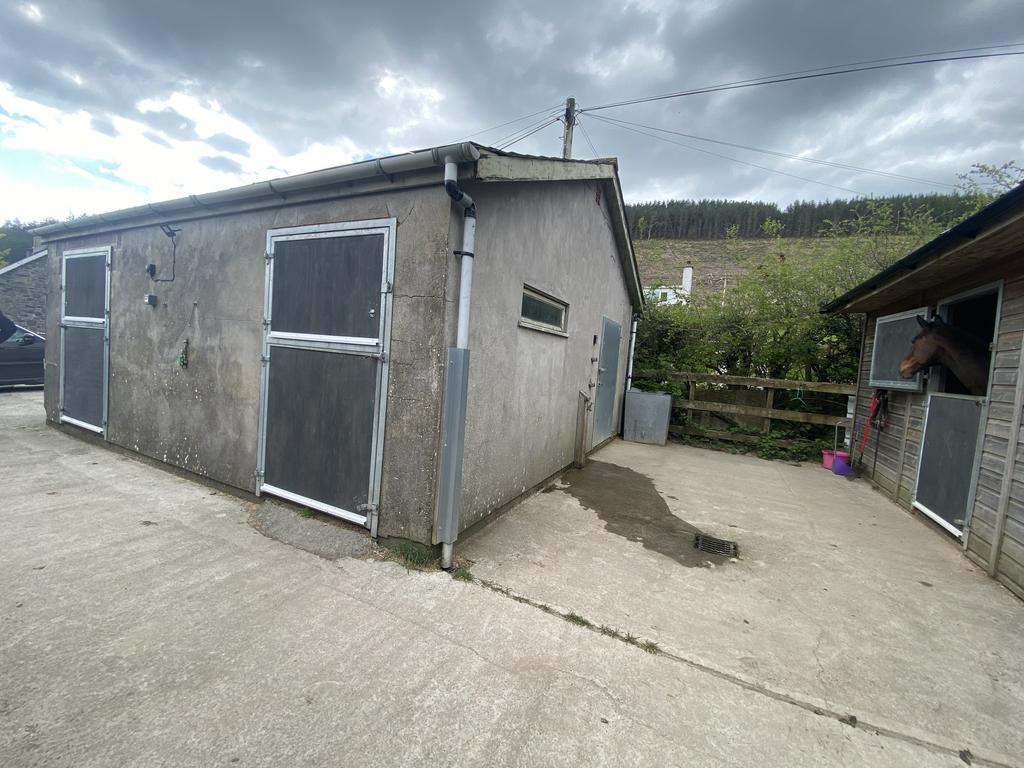 Detached 2 stables