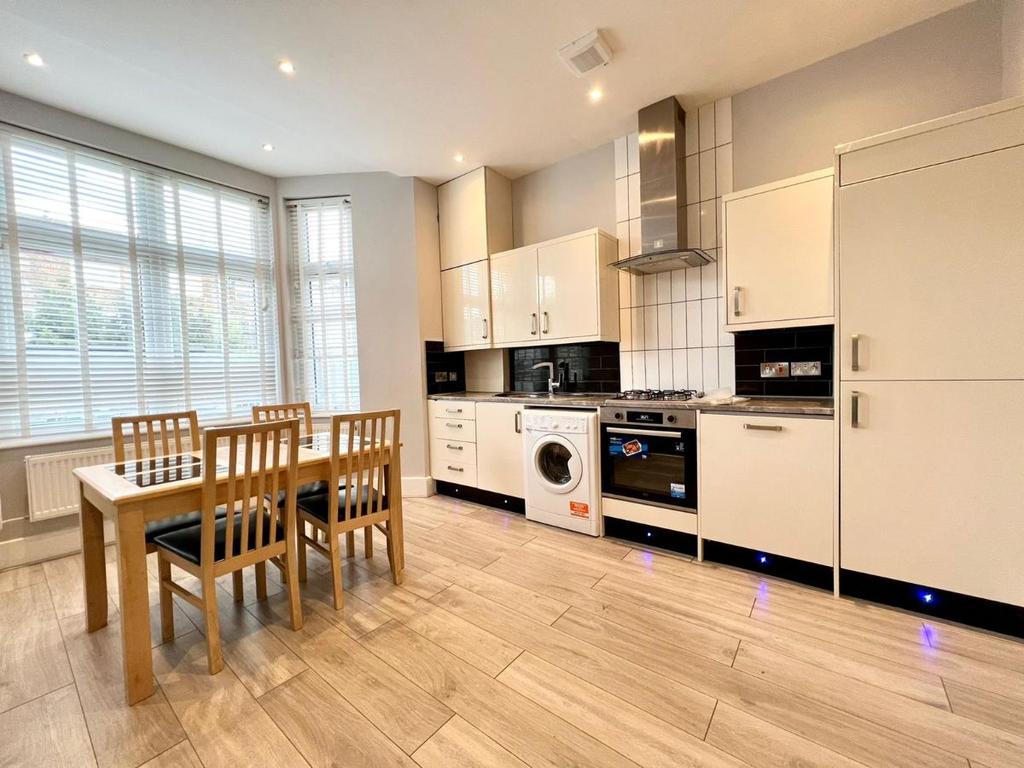Thornton Avenue, SW2 1 bed flat £1,350 pcm (£312 pw)