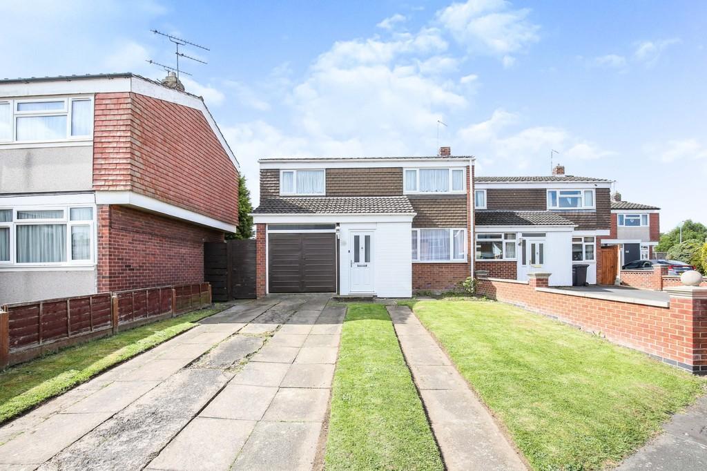 Royal Meadow Drive, Atherstone 3 bed semidetached house £230,000