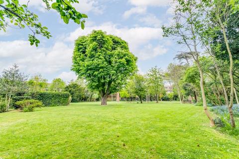 35, Park Court Park Road, New Malden, KT3 5AE