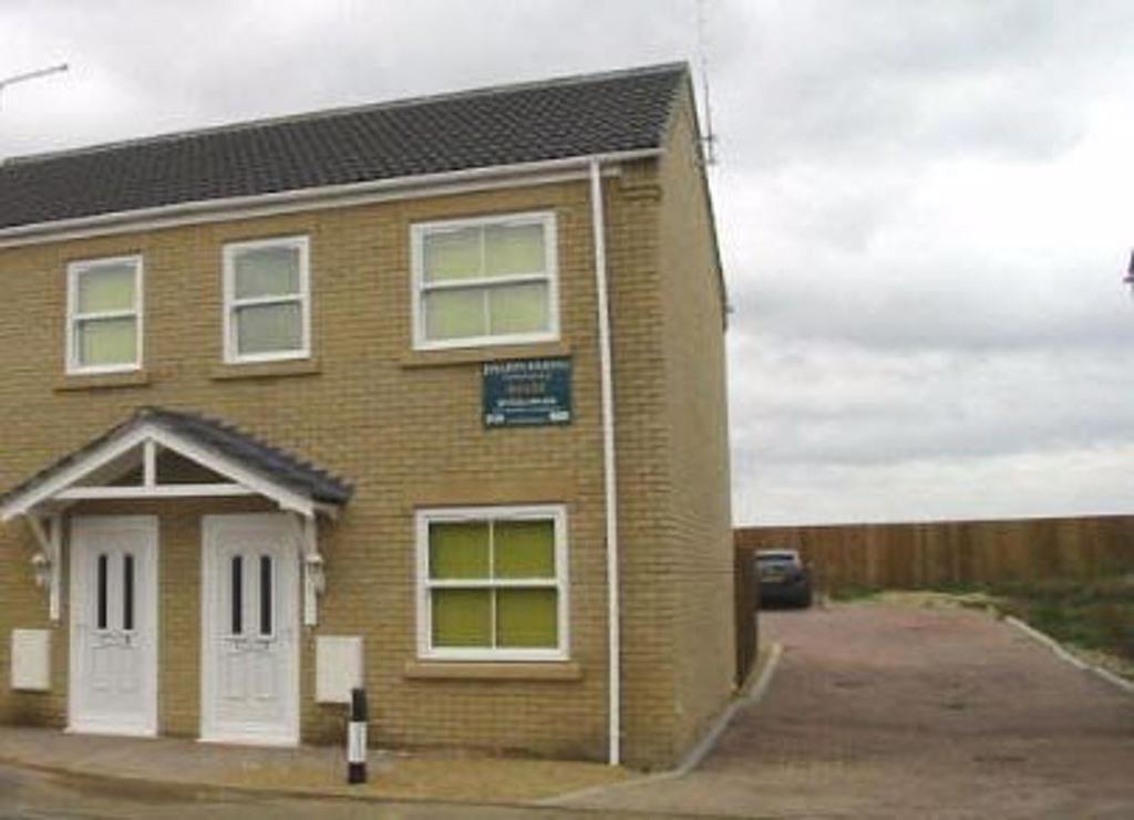 Crowland Road, Eye Green PE6 7TR 2 bed semidetached house £675 pcm