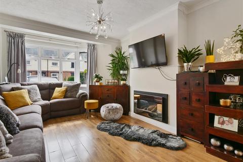 37 Green Way, Bromley, BR2 8EZ