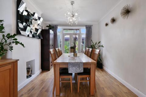 37 Green Way, Bromley, BR2 8EZ
