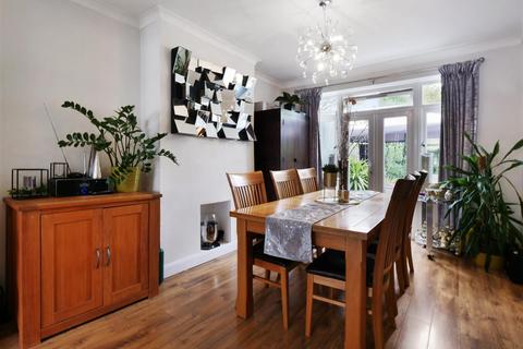 37 Green Way, Bromley, BR2 8EZ