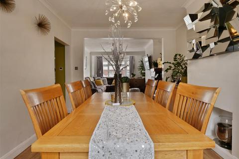 37 Green Way, Bromley, BR2 8EZ