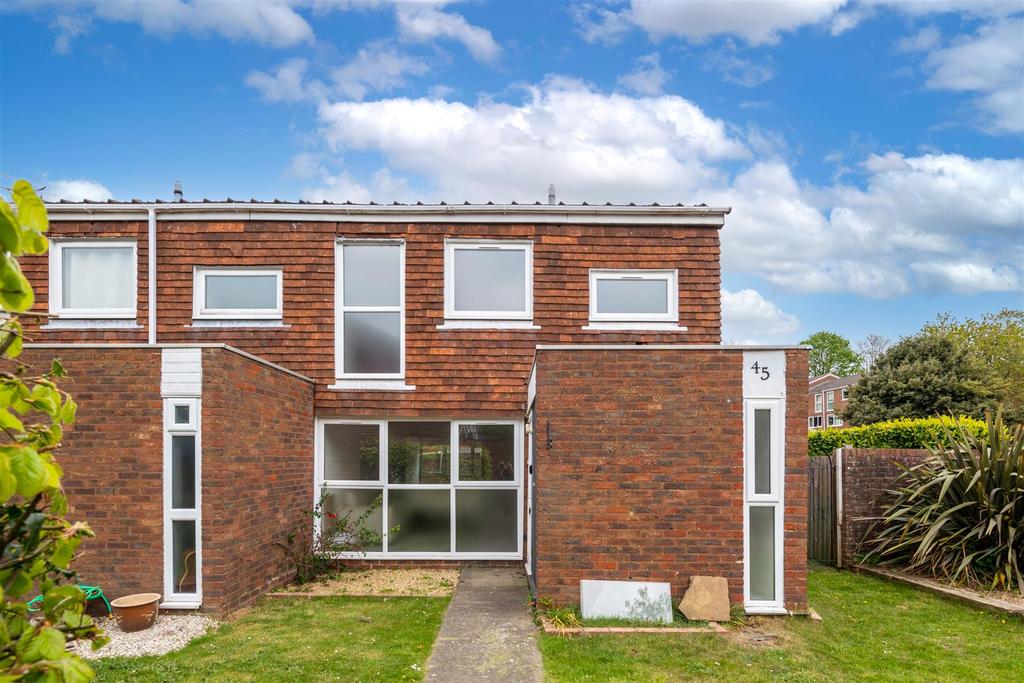Harrison Close, Reigate 3 bed end of terrace house £425,000