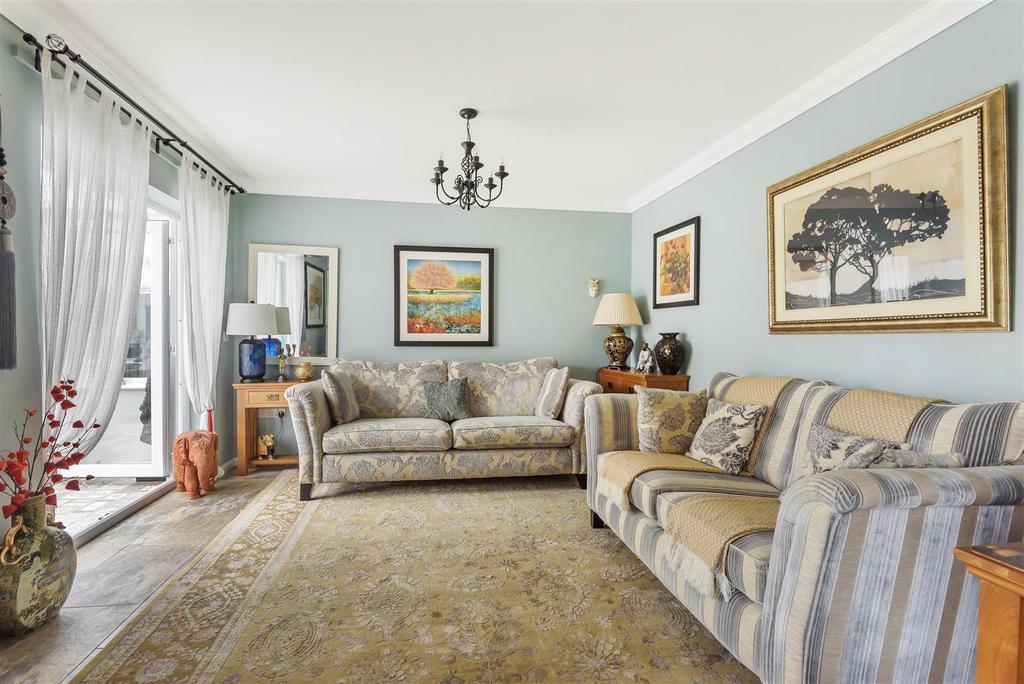 Queens Drive, Bedford 4 bed detached house £650,000