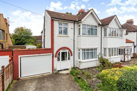 21 Lynwood Drive, Worcester Park, KT4 7AA