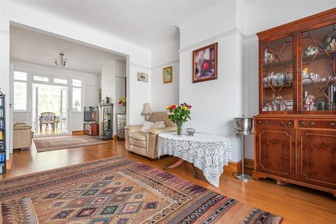 21 Lynwood Drive, Worcester Park, KT4 7AA