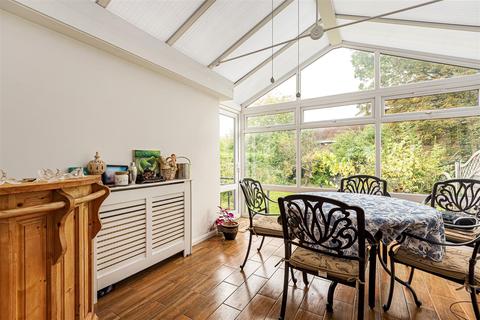 21 Lynwood Drive, Worcester Park, KT4 7AA