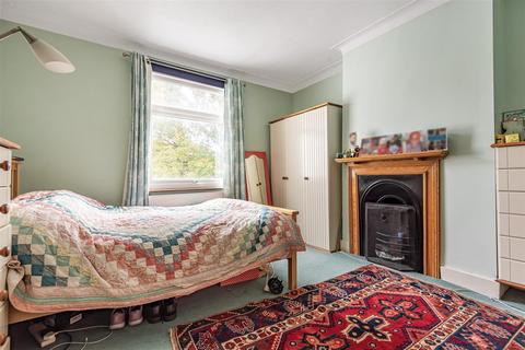 21 Lynwood Drive, Worcester Park, KT4 7AA