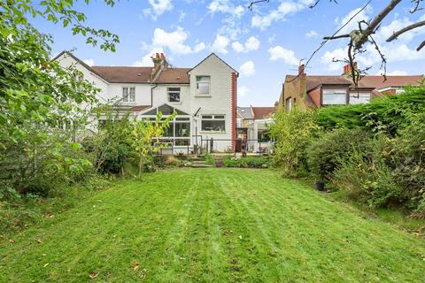 21 Lynwood Drive, Worcester Park, KT4 7AA