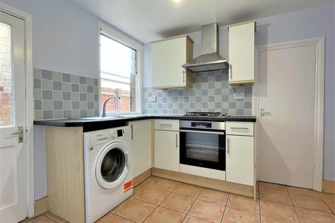 2 bedroom flat to rent - Chatterton Road, Bromley, BR2