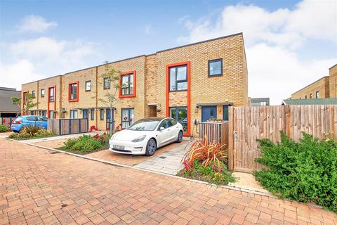 3 bedroom end of terrace house for sale - Pinks Close, Cambridge