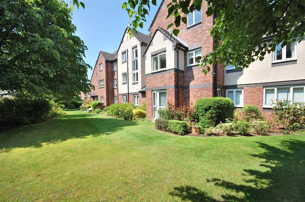 Brielen Court, Radcliffe on Trent... 2 bed apartment £140,000