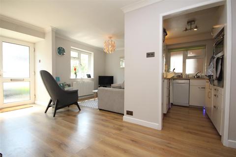 2 bedroom maisonette to rent - Drummond Road, Guildford
