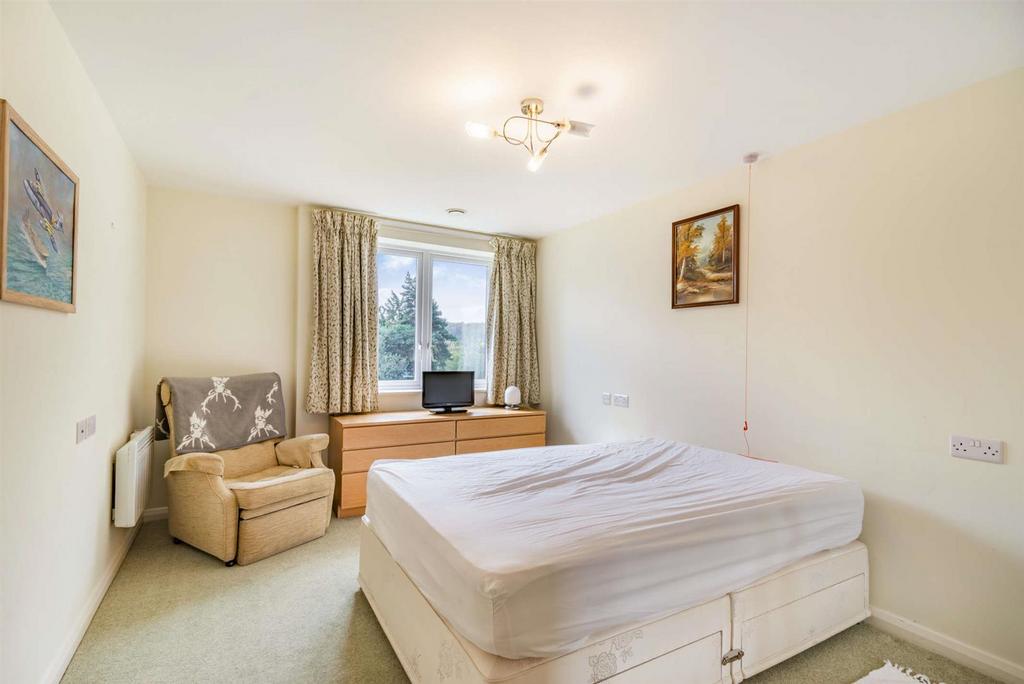 Bedroom 1 (2).jpg