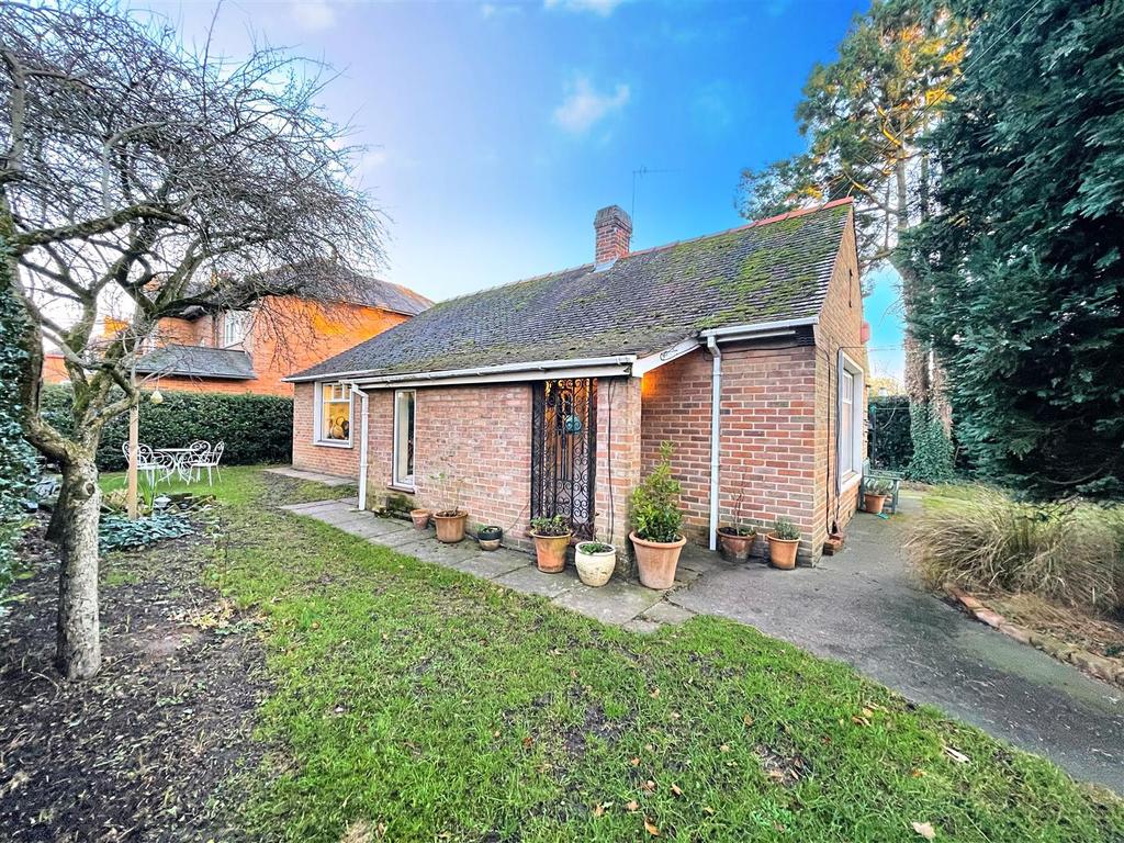 Long Ridge Lane, Upper Poppleton 4 bed detached bungalow £460,000