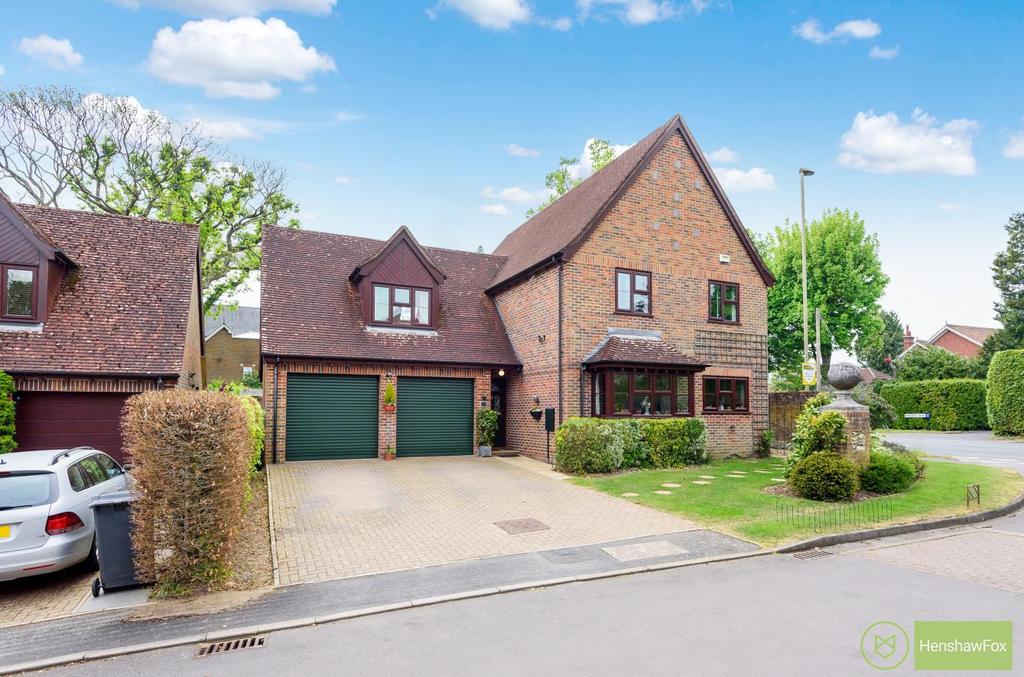 Deansfield Close, Romsey, Hampshire 4 bed detached house for sale £