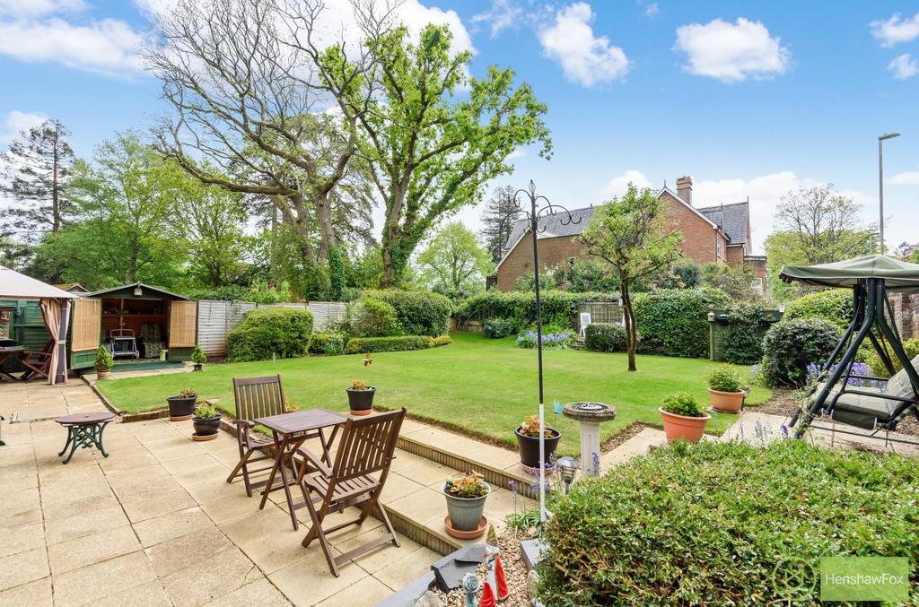 Deansfield Close, Romsey, Hampshire 4 bed detached house £795,000