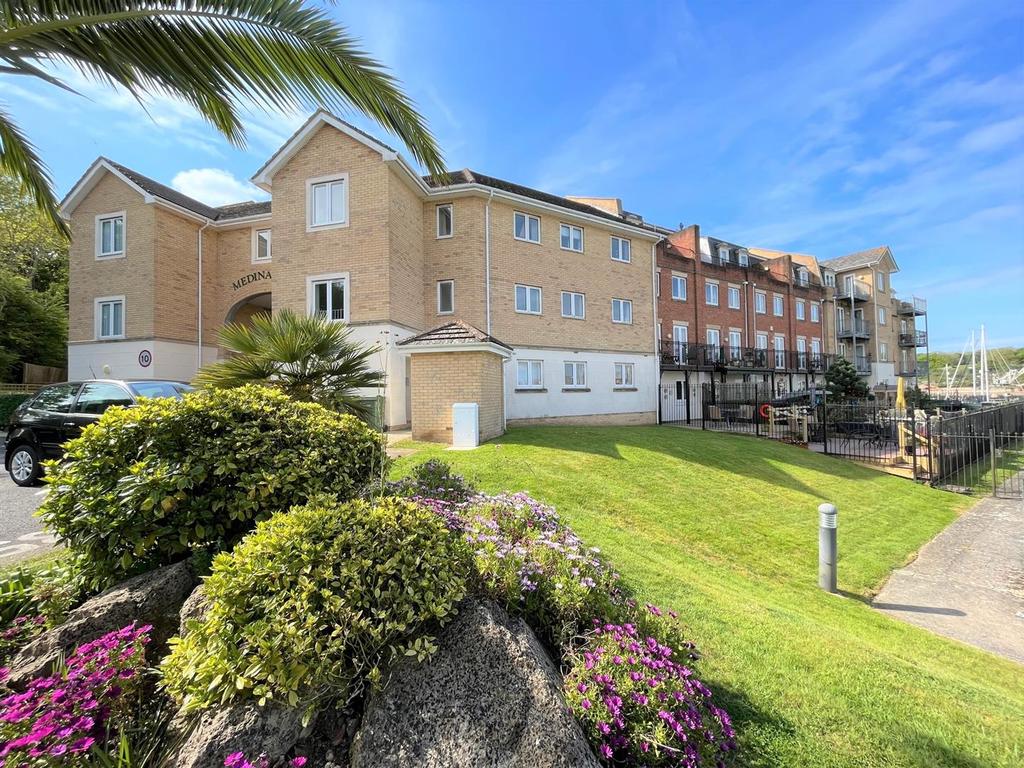 Medina View, East Cowes 3 bed apartment £240,000