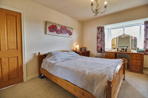 28 Airedale Drive, Horsforth, Leeds, LS18 5ED