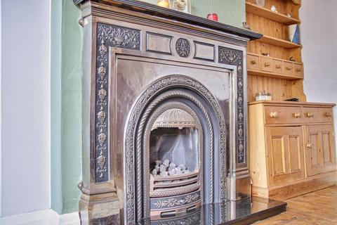 28 Airedale Drive, Horsforth, Leeds, LS18 5ED