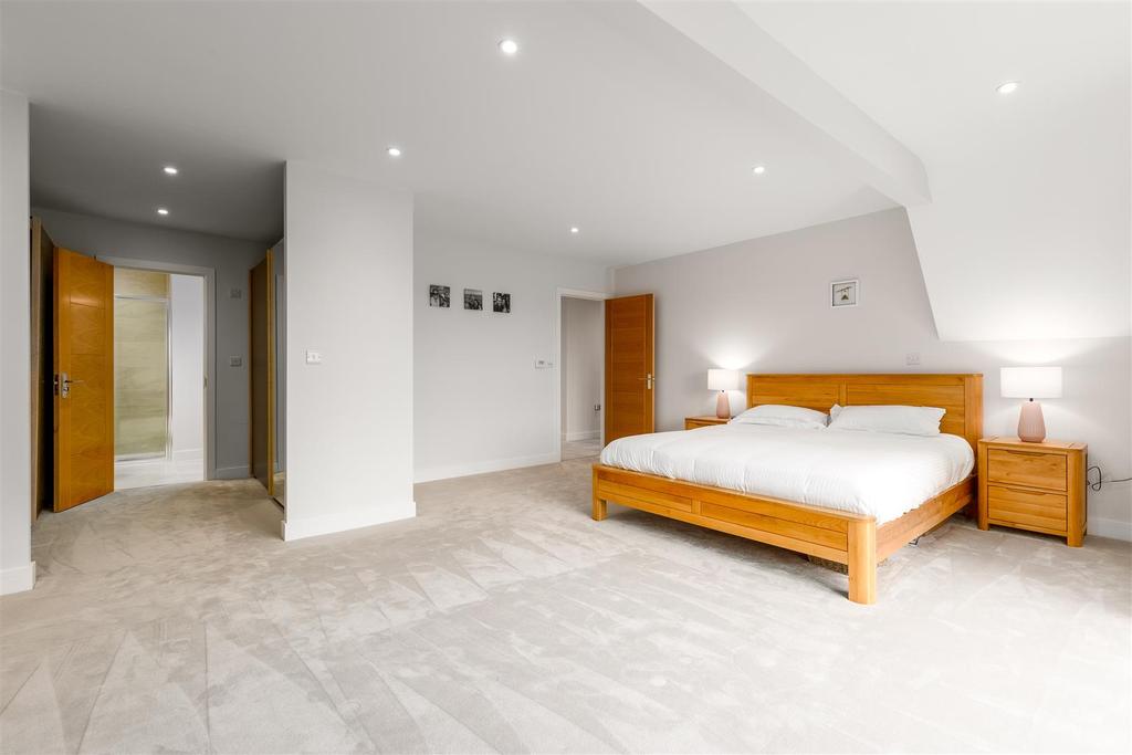 Master Suite.jpg