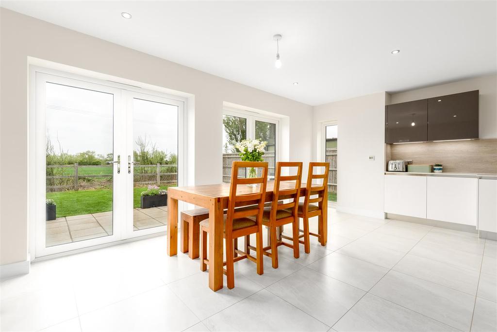Dining Area.jpg