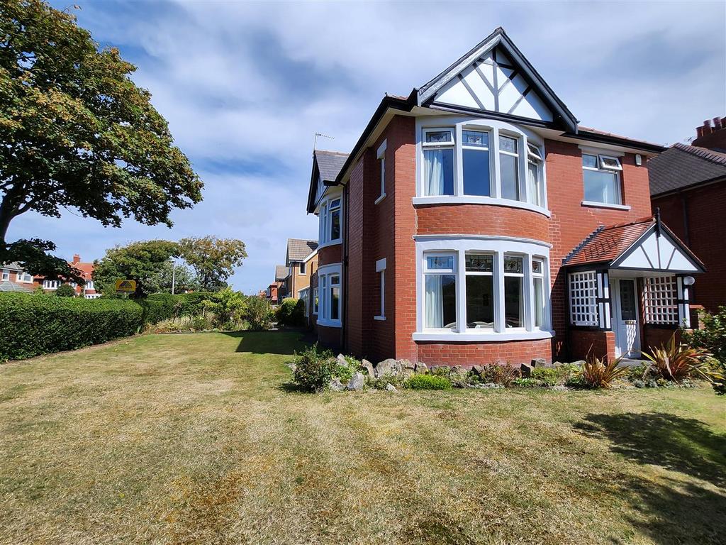 Newbury Road, Lytham St Annes 4 bed detached house £450,000