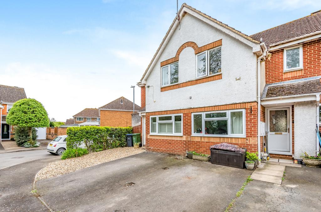 Victoria Drive, Lyneham 3 bed terraced house £225,000