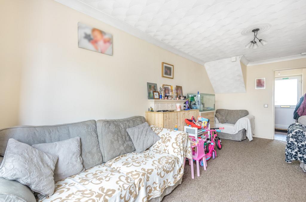 Victoria Drive, Lyneham 3 bed terraced house £225,000