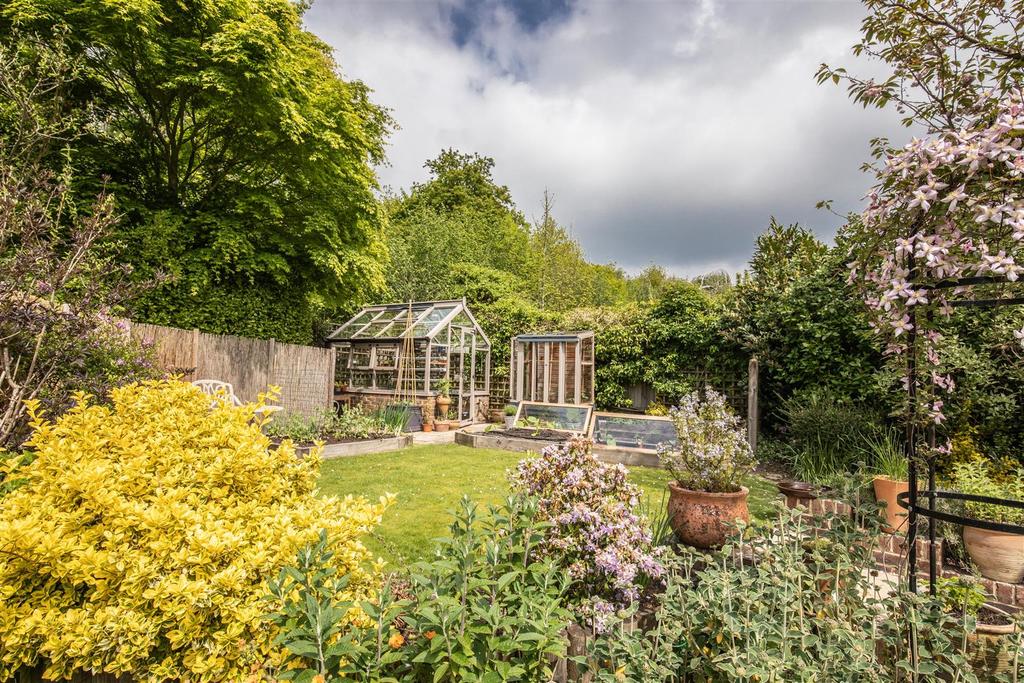 Littlewood Lane, Buxted, Uckfield 5 bed detached house £950,000