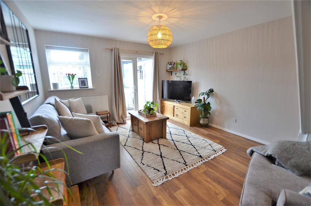 Merganser Drive, Bicester 2 bed end of terrace house £325,000