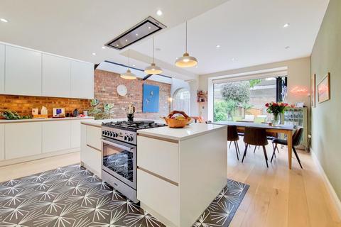 10 Wyatt Park Road, London, SW2 3TP