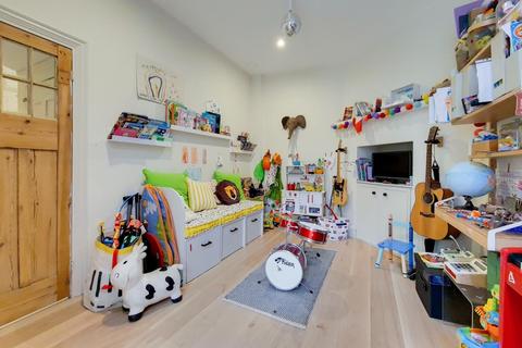 10 Wyatt Park Road, London, SW2 3TP